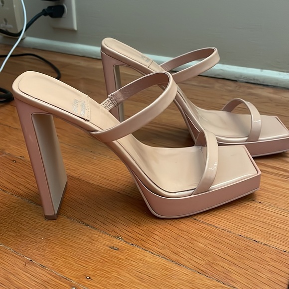 Jeffrey Campbell Hustler Platform Sandal in Dusty Nude Patent 6.5 - Picture 6 of 9